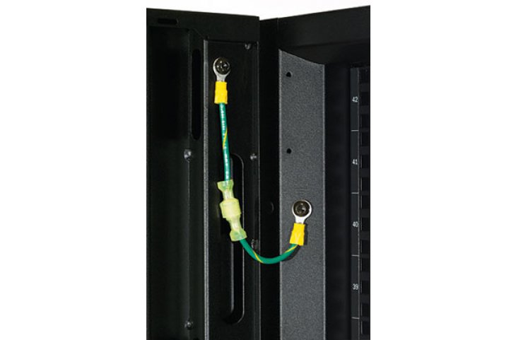 APC Rack 42U  modelo AR3100